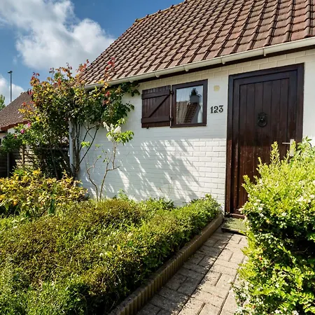 펜션 Duinenhuis 123 With Parking By Interhome